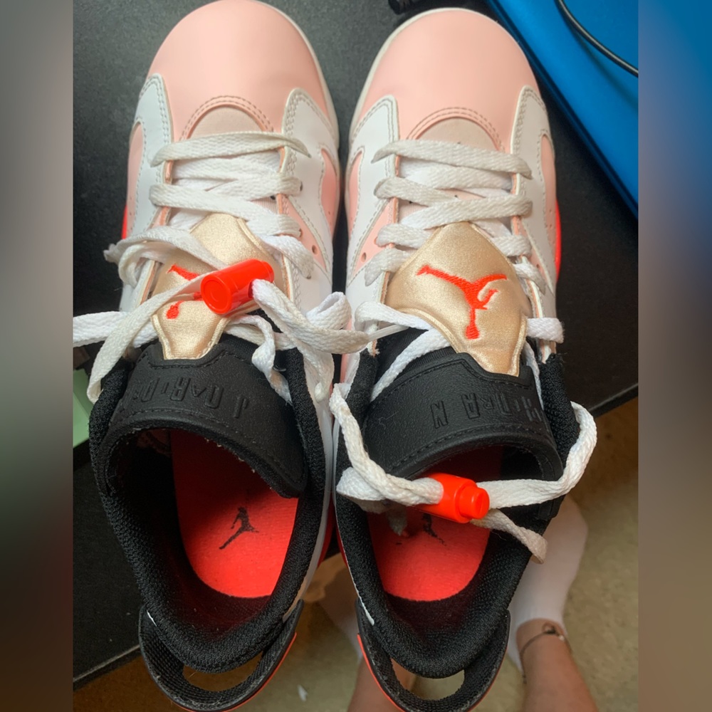 Jordan Sneakers. Pink & White.